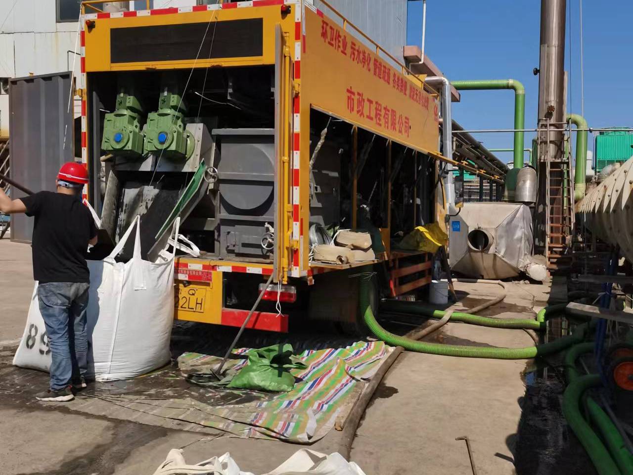 茂南淤泥压干处理